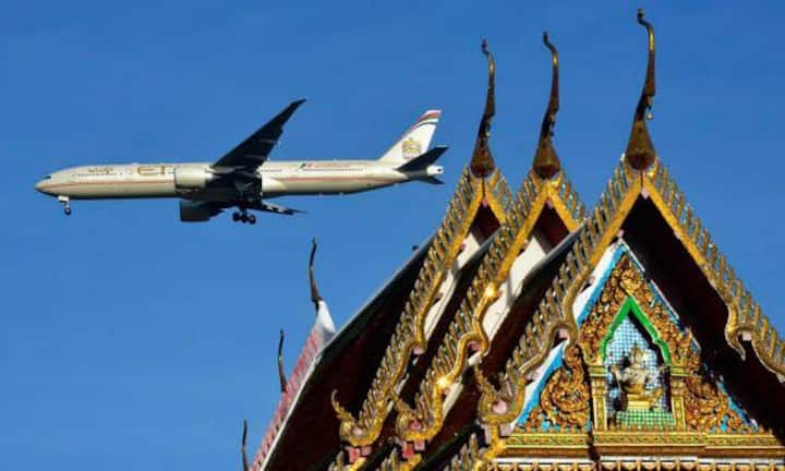 Rang 11: Bei Etihad liegt der Richtwert eines Co-Piloten bereits bei etwa 62'000 Euro, Das Einstiegsgehalt eines Kapitäns bei 84'000 und kann bis maximal 94'000 Euro steigen.