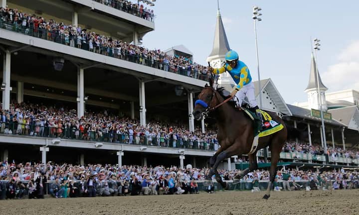 Das Kentucky DerbyDas jährliche Pferderennen, das seit 1875 in Louisville ausgetragen wird, hat sich in jüngster Zeit ein wenig zum Ballermann der US-Superreichen entwickelt. Man trifft sich hier zum Zocken und Partymachen. 90 Prozent der Jets kommen von innerhalb der USA. Zwischen 2012 und 2014 hat der private Flugverkehr um 15 Prozent zugenommen.
