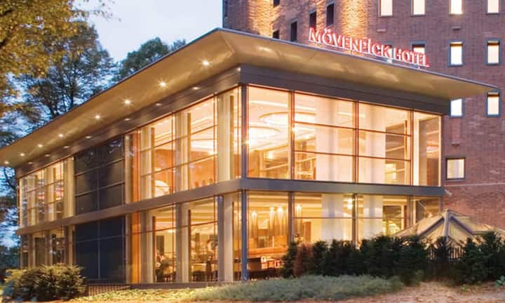 Frankreichs frisch gebackener Präsident Emmanuel Macron steigt demnach im «Mövenpick» im Schanzenpark ab. Damit übernachtet er in unmittelbarer Nähe des Gipfeltreffens in den Messehallen.PR