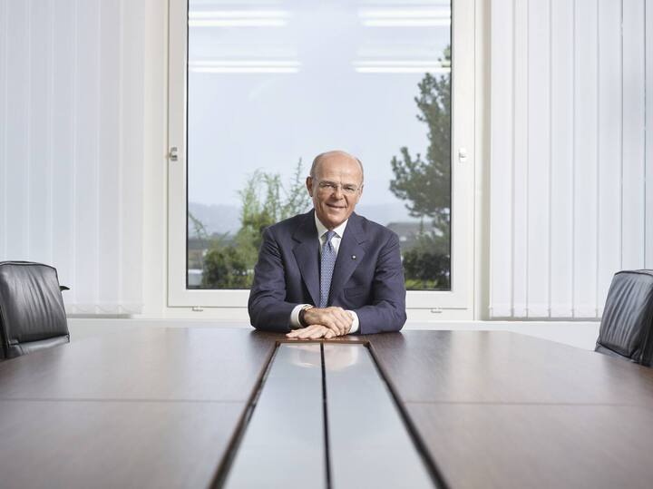 Portrait von Mario Greco, CEO der Zurich Insurance Group CEO, aufgenommen am Sitz in Zürich.