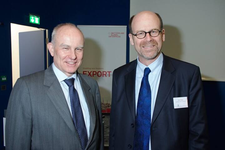 Gottlieb A. Keller, Member of the Executive Committee, Roche, und Moderator des Panelgesprächs; Tim P. Ryan, Managing Director, Ryan International Consulting LLC