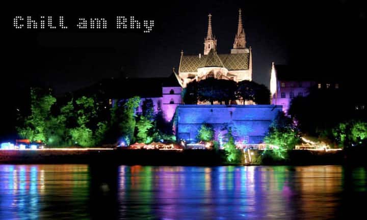 Auch wenn die beliebte Basler Sommerbar «Chill am Rhy» in diesem Jahr nicht stattfindet und der Platz unter dem Basler Münster verwaist bleibt, drängt es die Baslerinnen und Basler zum kühlen Nass – wie beispielsweise … (Bild: ZVG)