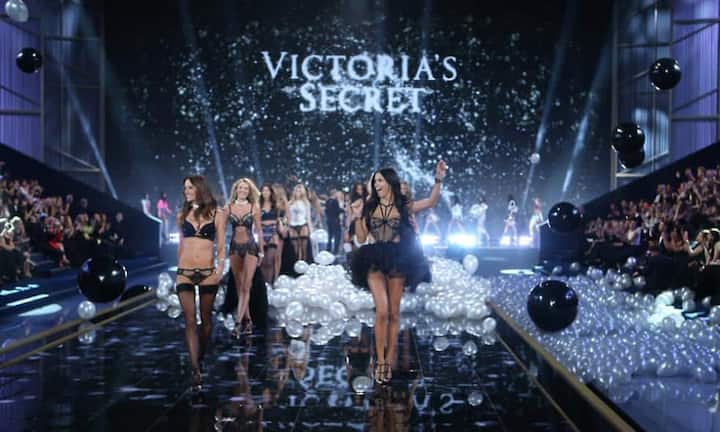 Das Erfolgsrezept der jährlichen Modeschau des Dessous-Labels Victoria's Secret ist simpel: Man nehme bildhübsche Frauen in Unterwäsche, setze ihnen Flügel auf und schicke sie als Engel auf einen Laufsteg.