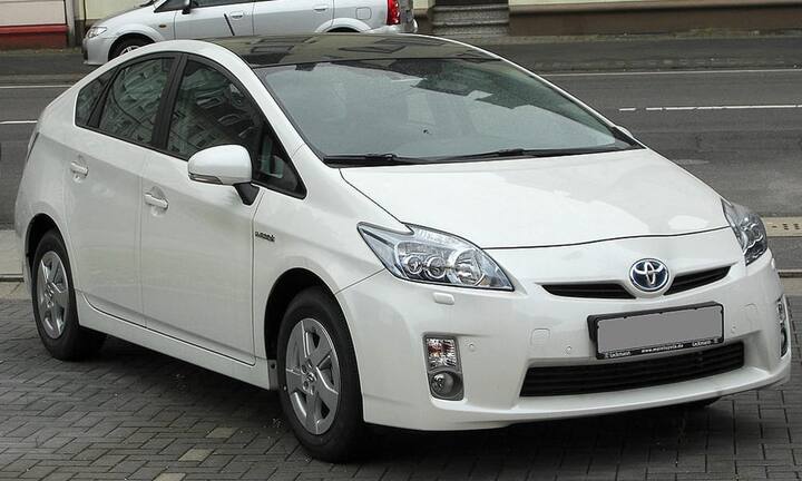 Knapp davor der Toyota «Prius» mit annähernd 17% weniger verkauften (843)  Modellen gegenüber Vorjahr. 
Bild: s400hybrid/wikimedia/CC