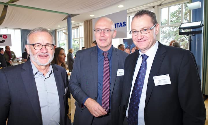 Markus Diener, Geschäftsführer, Swiss Cancer Foundation;
Ruedi Styger, Business Manager, 3M (Schweiz) GmbH;
Peter Hässig, Global Key Account Manager, 3M (Schweiz) GmbH