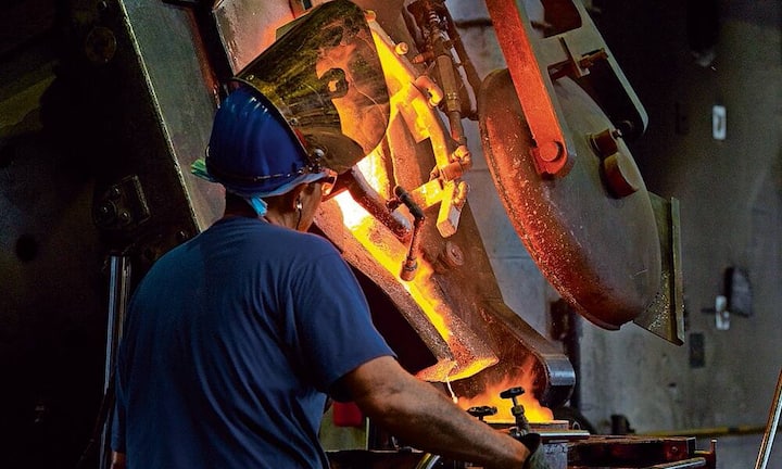 Bei der Goldverarbeitung kommen elektrisch betriebene Industrieöfen zum Einsatz.