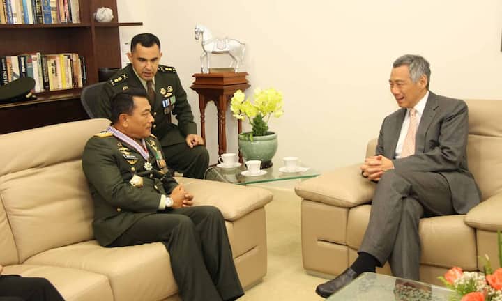 Ein anderer Staatsbesuch des Generals in Singapur und eine andere Uhr...Moeldoko Global Imprints