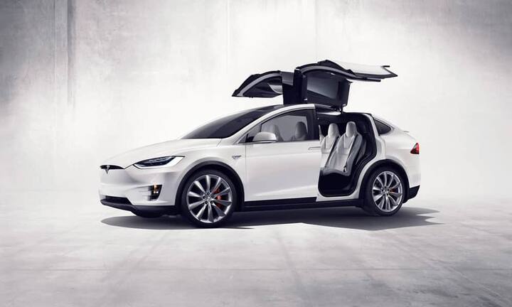 Letzten Herbst lancierte Tesla den Nachfolger des S, seinen Luxus-Geländewagen Model X. Blickfänger des SUV sind die Flügeltüren.