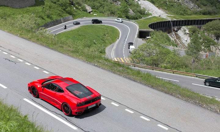 Einen Ferrari schaffte er sich an, als der Online-Fotodienst Snapchat im Juni 2013 noch mal eine Menge Investorengelder einsackte. Sportwagen der italienischen Marke kosten zwischen 173'800 und 369'700 Euro.Quelle: TechCrunch