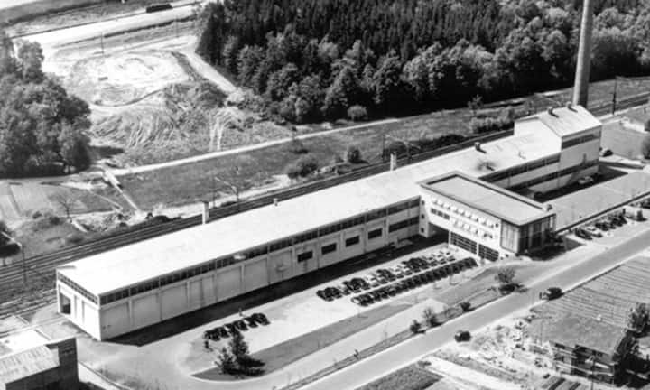 Zwei Jahre später kaufte Haefner das stillgelegte Areal einer ehemaligen Zementfabrik nahe des Bahnhofes von Schinznach-Bad. In den Montage-Fertigungshallen wurden zwischen 1949 und 1972 unter dem Namen «ASAG Automontage Schinznach AG» die Wagen der Marken Chrysler, Plymouth, De Soto, Standard, Studebaker, VW Karmann-Ghia und Dodge produziert.