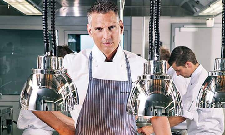 Hotelkoch des Jahres: Heiko Nieder («The Dolder Grand», Zürich). Der 41-jährige Herdvirtuose beweist, dass eine  klassische Ausbildung die beste Voraussetzung für eine innovative, richtungsweisende Aromenküche ist. Er hat vor allem nicht vergessen, dass man nie aufhören darf, seine Gäste zu überraschen. Ob Heiko Nieder nun mit Steinbutt, Lamm oder Frühlingsgemüse hantiert – immer schmeckt es so, wie man es zuvor kaum je serviert bekommen hat.