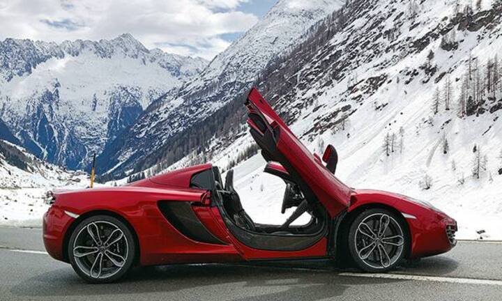 Beflügelt am Berg: «Mind your head» beim Ein- und Aussteigen.