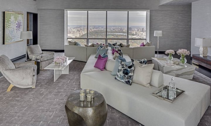 Für eine Wohnung im Luxusturm «One57» hat ein Unbekannter nun erstmals die Rekordsumme von 100,5 Millionen Dollar hingeblättert. Von dem Penthouse der Superlative gibt es jedoch keine Bilder. Das Bild zeigt den Wohnbereich eines Appartements, das sich im 58.Stock des «One57» befindet.Marco Ricca/Extell Development