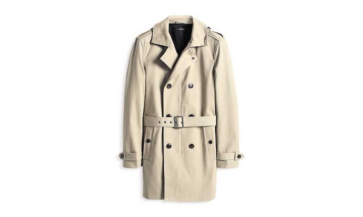 Esprit: Elegant
Der Trechcoat in der Farbe Beige ist ein Klassiker. Das abgebildete Modell ist leicht tailliert, mit doppeltreihiger Knopfleiste, teilgefüttert und aus Baumwoll- Strech-Material.
Preis: 249 Franken