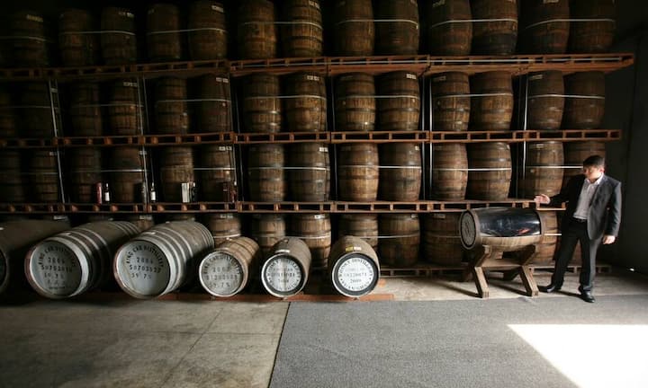 Die professionelle Szene der wichtigsten Importeure (Pernod Ricard, Diwisa, Dettling & Marmot, Lateltin) ist bei diesem Spektakel fast lückenlos vertreten, ebenso die bekanntesten Schweizer Destillateure (Rugenbräu, Etter, Locher, Langatun) sowie wichtige Vertreter des Fachhandels.