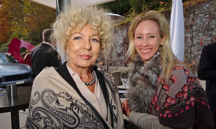 Theresa Jöhri;
Sophia Buhofer, Managing Director, Dynavest AG