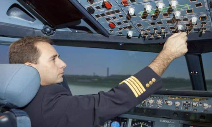 Rang 1: Bei Air Fance KLM verdient ein Co-Pilot zwar noch bescheiden (49'000 Euro). Als Kapitän jedoch kommt man anfangs bereits auf 134'000 Euro und schliesslich rund 230'000.Bilder: Keystone, zvg, FacebookBei allen Gehältern handelt es sich um grobe Richtwerte, die auch abhängig sind vom Dienstalter (weitere Zahlungen wie Vorsorgeleistungen und Spesen möglich). Quelle: Mensch Danke