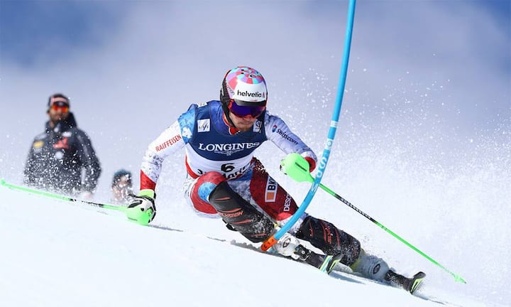 Wieder gibt es Schweizer Medaillen in der Kombination. Nach der Abfahrt noch als 30. klassiert, schlängelt sich Luca Aerni zuoberst aufs Podest.