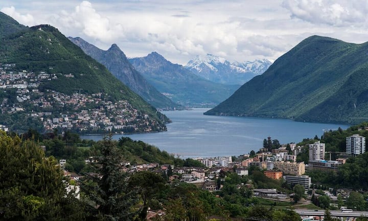 Platz 9: Lugano
Gegenüber Kloten kosten die Zimmer in Lugano schon deutlich mehr, nämlich 169.07 Franken. Das macht Rang neun (2014: Platz 9).