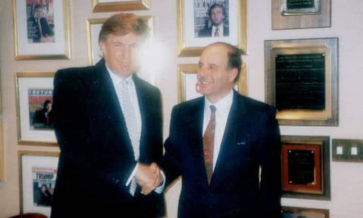 Jaime Oliver (re.) und sein Sohn besuchten Trump mehrfach in seinem New Yorker Trump-Tower. Doch die Pläne scheiterten, der Grund: Trump hatte Geldmangel.