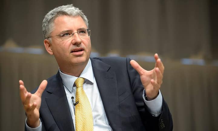 CEO: Severin Schwan
Unternehmen: Roche bzw. Credit Suisse
Anzahl Aktien: 138'011 bzw. 82'803
Marktwert: 34,5 Millionen bzw. 1,2 Millionen Franken
Dividende: 1'131'700 und 58'000 Franken
