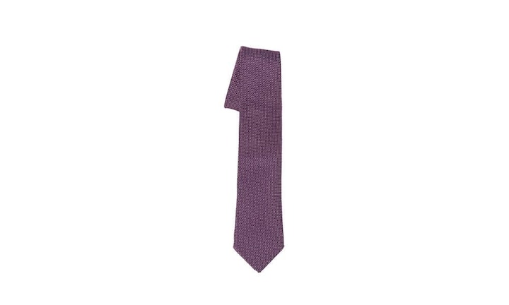 Elegant: Eton Die gerauhte Seide macht die violettfarbene Krawatte zu einem eleganten Accessoire. Mit einem hellgrauen Hemd kommt sie besonders gut zur Geltung. Auch in den Farbtönen hellblau und navy bei Globus erhältlich. Preis 119 Franken Bilder: PR