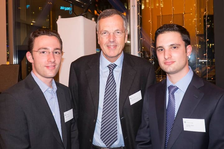 Vater und Söhne: Marco Bazzi, HSG Student; Reto Bazzi, Ex-CEO Miele & Cie GmbH & Co.; Daniel Bazzi, IMP-HSG Student