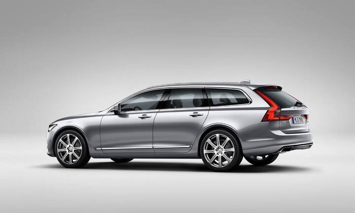 Im Doppelpack: Volvo S90 / V90Im Spätsommer löst der neue S90 den S80 ab. Die 4,96 Meter lange Limousine der gehobenen Mittelklasse weist neue Sicherheitstechnologien auf, kann halb-autonom fahren sowie bremsen oder in der Cloud surfen. Angetrieben von Vierzylindermotoren ab 190 PS, leistet das Plug-in-Hybrid-Topmodell bis zu 300 kW. Parallel kommt mit dem V90 eine Kombiversion - leider nicht mehr mit charakteristisch steil stehender Heckscheibe. Preis: ab 65'000 Franken.