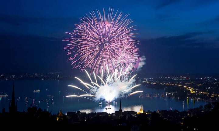 Platz 2: Zug Der Zytturm, das Zuger Rathaus und das Kunsthaus führen unter anderem zur Erstplatzierung in der Kategorie Besonderheiten. Für den Titel der attraktivsten Stadt der Schweiz hat es aufgrund der schlechten Bewertung im Sozialen (Rang 109) nicht gereicht. 
Keystone