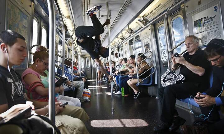 7. New York, USA: Die New York Subway ist mit 1,7 Milliarden Passagieren im Jahr 2013 das grösste Metro-System von Amerika. Sie verbindet die vier Bereiche Manhattan, Brooklyn, Queens und die Bronx und wurde bereits im Jahr 1904 eröffnet. Das System besitzt 34 Linien und 468 Stationen. Die meistbenutzten Stationen befinden sich in Manhattan. Die Time Square Station hat alleine eine jährliche Passagierzahl von 64 Millionen.