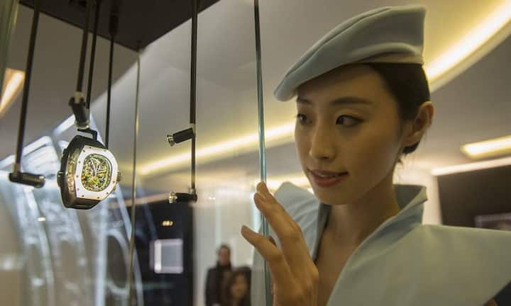 Zudem entwickeln sich die Verkäufe wegen der Unsicherheiten in China auch in Asien schleppender.