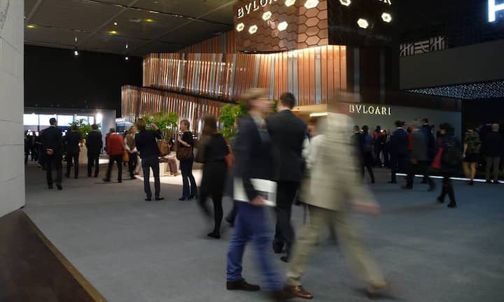 Auf der weltgrössten Uhren- und Schmuckmesse werden in diesem Jahr bis zu 150'000 Besucher erwartet. Das wäre ein neuer Rekord.Gabriel Knupfer