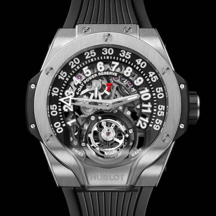 Das MP‑13 Tourbillon Bi‑Axis Retrograde von Hublot besitzt ein Gehäuse aus satiniertem und poliertem Titan Grade 5.