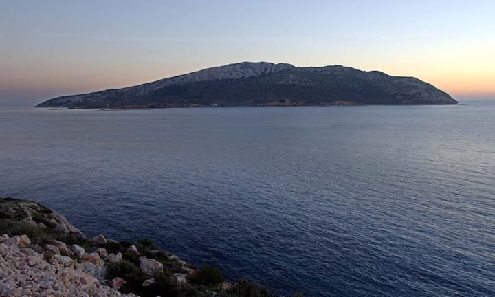 Für 100 Millionen Euro hat Griechenland die vier Quadratkilometer grosse Insel Patrokolos zum Verkauf ausgeschrieben. Mit dem Börsenwert von Apple könnten zu diesem Preis gleich rund 4800 Inseln gekauft werden.