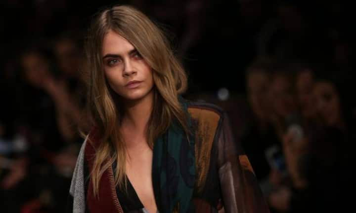 Cara Delevingne: 3,5 Millionen US-Dollar
Die Britin gehört mittlerweile zu den begehrtesten und meist gebuchten Topmodels im Modebusiness. Die 22-Jährige ist einfach überall präsent, sei es auf den Laufstegen der internationalen Modewochen, auf dem Cover berühmter Modemagazine oder als Gesicht auf unzähligen Kampagnenfotos namenhafter Designer. Das macht sich auch im Gehalt bemerkbar.