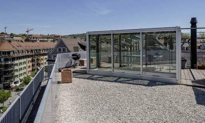 Die Liegenschaft befindet sich in Zürich Wipkingen, nur ca. 200 Meter von der Limmat entfernt.Preis: 2'495’000.-  
Quelle und Bilder: Engel & Völkers