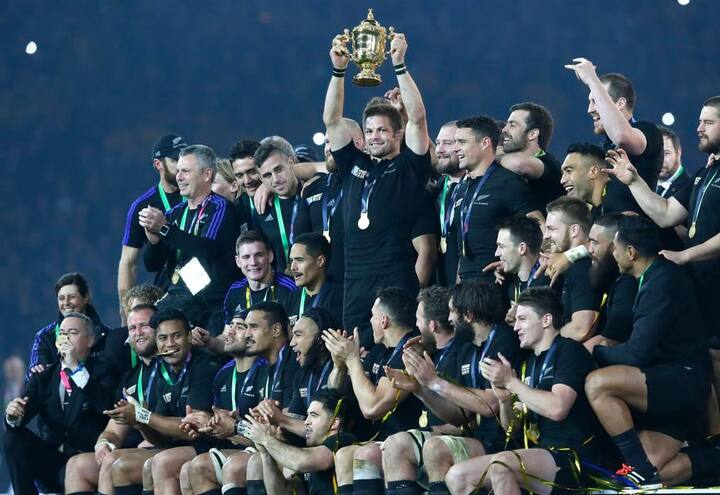 Die «All Blacks» sind der neue und der alte Weltmeister. 2011 gewannen sie bereits den Titel bei der Heim-WM gegen Frankreich. Finanziell hat sich der Titel für die neuseeländischen Spieler sehr gelohnt: Jeder bekam 66'000 Pfund. Bereits für den Finaleinzug erhielten sie je 15'400 Pfund.