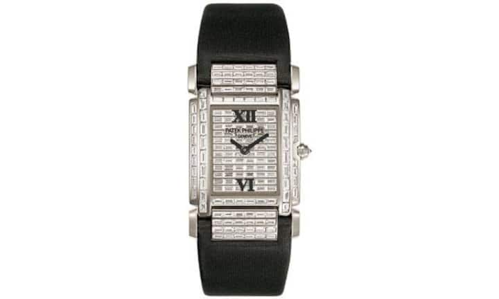 Auch optisch stark: Patek Philippe verdankt den aussergewöhnlichen Ruf inneren Qualitäten. Die Genfer waren immer in erster Linie Uhrmacher – bis hin zur Entwicklung eigener Quarzwerke. Dass sie auch die Habillage absolut glänzend beherrschen, beweisen sie mit der zwar nicht neuen, aber ikonischen Twenty-Four, ihren über 170 Baguettediamanten und dem hauseigenen Quarzwerk. 157 300 Franken.