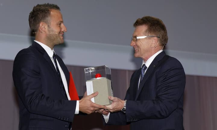 v.l.n.r. Gewinner Thomas H. Rüegg Baumann Federn AG, Hans-Ulrich Müller; Präsident Swiss Venture Club