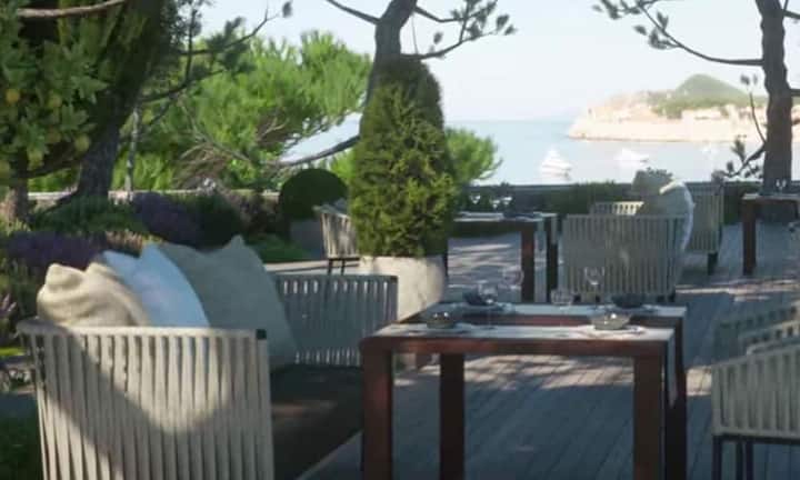 Im Schatten: Ein Gartenrestaurant.