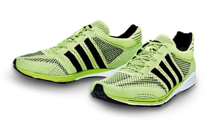 Adidas Adizero Primeknit: Das Obermaterial des in Deutschland hergestellten Laufschuhs ist aus einem Stück gestrickt und bietet so eine perfekte Passform. Dank dieser Produktionsart wiegt der Schuh federleichte 154 Gramm. Die Zwischensohlentechnologie basiert auf Erfahrungen mit Wettkampfmodellen. Exklusiv bei Ryffel Running erhältlich. Ryffelrunning 250 Franken