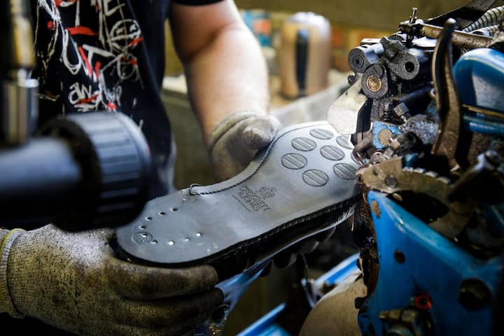 Haltbare Gummisohlen machen heute die Hälfte aller Bestellungen aus