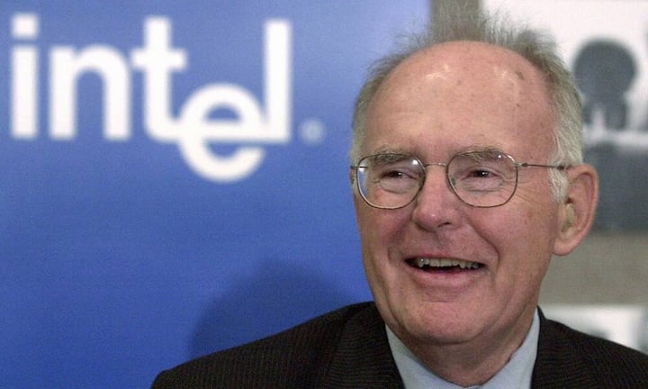 Ungefähr die Hälfte des Vermögens von Intel-Gründer Gordon Moore steckt in der Moore Foundation, die sich um Umweltschutz, Gesundheitsvorsorge und lokale Belange in San Francisco kümmert. Des Weiteren hat auch er die Aktion «Giving Pledge» unterzeichnet.