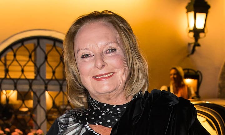 Platz 9: Eliette von KarajanVermögen: 100 bis 150 Millionen FrankenWohl kaum ein Name wird so mit den Salzburger Festspielen in Verbindung gebracht wie ihrer: Dirigentenwitwe Eliette von Karajan. Ihr Gatte Herbert von Karajan, der hier seinen Aufstieg begann, mag seit 27 Jahren verstorben sein. Seine Musik lebt weiter – und verkauft sich nach wie vor gut.Neumayr/picturedesk.com