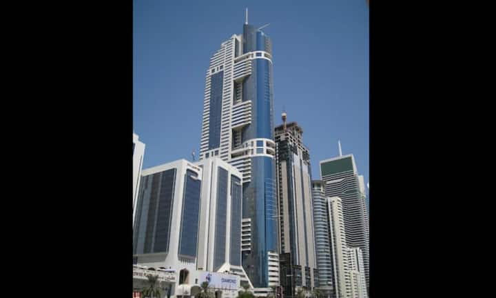 Rang 6 - HHHR Tower, Dubai: An der grössten und bekanntesten Strasse in Dubai befindet sich das mit 72 Etagen gebaute Wohngebäude. (Bild: Michael Merola)