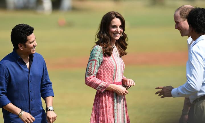 Kate Middleton maltIn den vergangenen Jahren haben Malbücher für Erwachsene die Welt im Sturm erobert. Laut ihrem Ehemann Prinz William kann selbst die Duchess of Cambridge der Anziehungskraft des Ausmalens nicht widerstehen. Anhänger dieses Trends sehen das Ausmalen als eine Alternative zur Meditation und zu Aufmerksamkeitsübungen. Sie sagen, dieses Hobby könne dabei helfen, Stress zu reduzieren und die eigenen Gedanken zu ordnen.