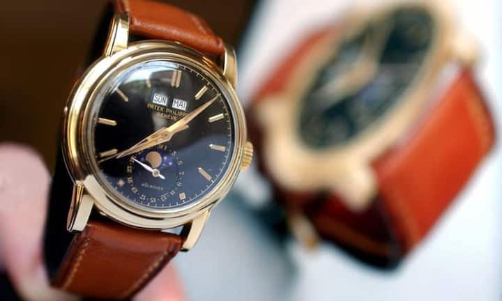 Ewiger Kalender
Ein sogenannter ewiger Kalender ist ein Mechanismus, der fortlaufend das richtige Datum anzeigt. Kompliziert wird die Funktion durch den Einbezug der Schaltjahre.