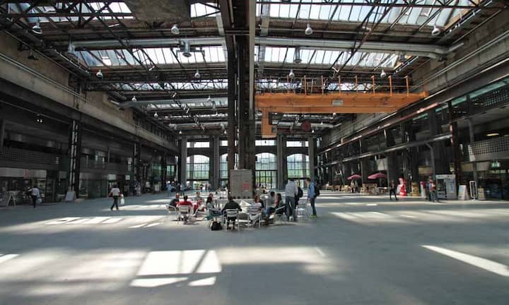 Das architektonisch interessante Puls 5 Gebäude mit einer Stahlkonstruktion im Innern.
Den Preis erfährt man auf Anfrage. 
Quelle und Bilder: Engel & Völkers