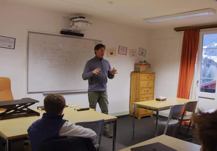 Auch die Schulzimmer sind nicht übertrieben luxuriös eingerichtet.