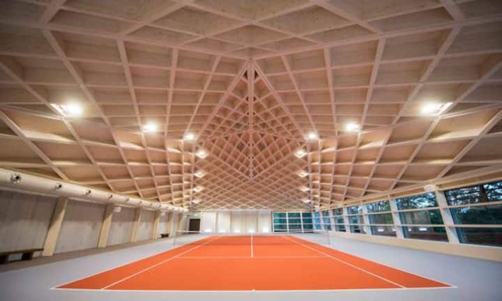 Die Indoor-Tennishalle.